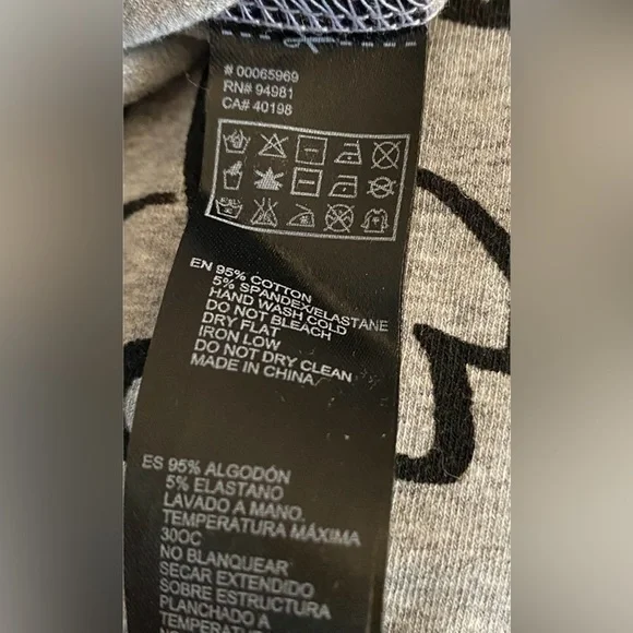 Forever 21 NWT Crop Top- Long Sleeve- Grey & Black Batman Inspired Size Medium - Picture 12 of 12